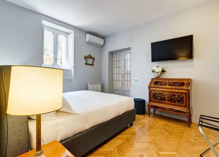 Гостевой дом Frattina27 4*
